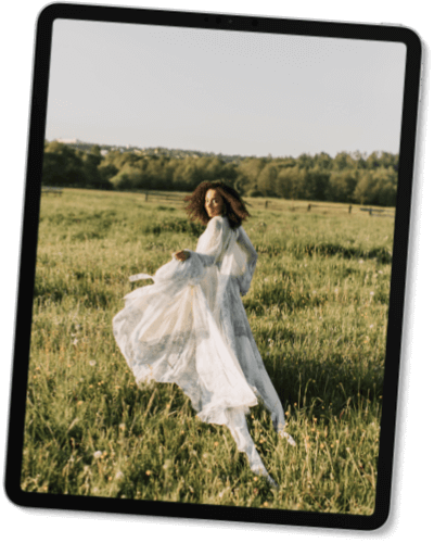 ipad-woman-field-mockup